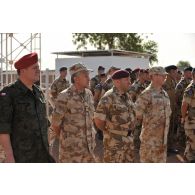 Délégation du général d'armée Bentégeat lors d'une cérémonie au camp Europa.