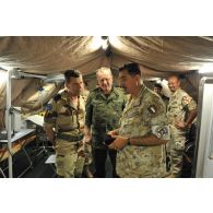 Le général d'armée Bentégeat visite l'antenne médicale du rôle 2 de l'EUFOR.