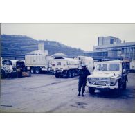 [Le commandant Jean-Pierre Pakula dans l'enceinte de la centrale électrique de Kakanj en Bosnie-Herzégovine].