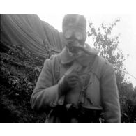 L'offensive des Flandres été 1917. Prise d'armes, mitrailleuses, drapeau du 4e zouaves. Revue à Salonique en juillet 1917.