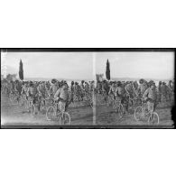 En Italie près de Rivoli, des troupes françaises de la 10e armée montent en ligne.