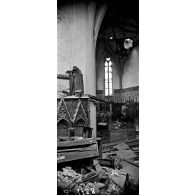 Flirey (Meurthe-et-Moselle), intérieur de l’église chapelle gauche avec le choeur. [légende d’origine]
