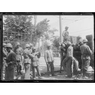 31 août 1916, Salonique. Autocanon prêt à faire feu. [légende d'origine]