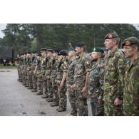 Rassemblement de soldats français, tchèques et néerlandais lors d'une cérémonie à Rukla, en Lituanie.