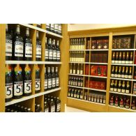 Rayons de boissons alcoolisées au magasin Ecopex du Belvédère.