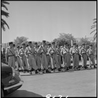 [A l'occasion de la visite à Saïda d'un général de corps d'armée, les troupes de gendarmerie sont présentes. Les soldats attendent au repos.]