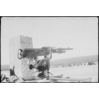 Une mitrailleuse de type Hotchkiss modèle 1914. [légende d'origine]