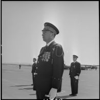 [Aérodrome de La Sénia, Oran. Portrait du général Jean Calmel, commandant du GATac n° 2 (groupement aérien tactique) d'Oran.]