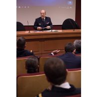 Conférence de l'amiral Christophe Prazuck, CEMM (chef d'état-major de la Marine), aux auditeurs de l'Ecole de Guerre.