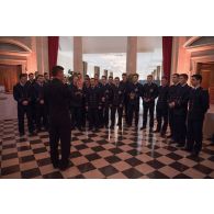 Prestation de la chorale des élèves-officiers de l'Ecole Navale de Brest lors du séminaire des grandes écoles militaires.