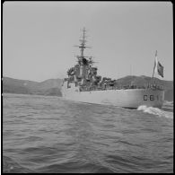 [Le croiseur De Grasse quittant le port d'Oran.]