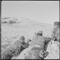 [Soldats du commando Cobra au poste de tir lors d'une opération dans les Ksour.]