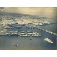 [Vue aérienne d'un port marocain].