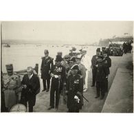 Juillet 1925. Les officiers du cuirassé espagnol regagnent leur bord. Général Heusch. [légende d'origine]