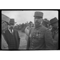 [Le Général Gouraud lors d'une visite à Mailly-le-Camp, s.d.]