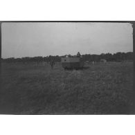 [Essai d'un prototype de char Saint-Chamond sur un terrain d'exercice à Vincennes, juillet 1916.]