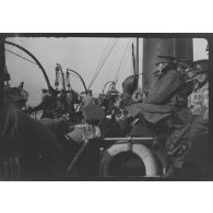 [Soldats de la marine canadienne sur un navire anglo-saxon, s.d.]