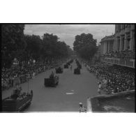 Défilé des chenillettes M29 Weasel le 14 juillet 1951 à Hanoï.