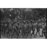 Défilé des troupes le 14 juillet 1951  à Hanoï.