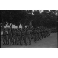 Défilé des troupes le 14 juillet 1951  à Hanoï.