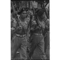 Soldats des troupes coloniales lors du défilé du 14 juillet 1951  à Hanoï.
