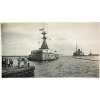 Mars 1920. Escadre anglaise à Alger. Le Queen-Elizabeth vaisseau-amiral. [légende d'origine]