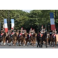 Défilé de la fanfare du régiment de cavalerie de la Garde républicaine sur les Champs-Elysées, lors du 14 juillet 2018 à Paris.