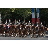 Défilé du régiment de cavalerie de la Garde républicaine sur les Champs-Elysées, lors du 14 juillet 2018 à Paris.