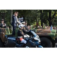 Monsieur Emmanuel Macron, président de la République française, remonte les Champs-Elysées à bord du 