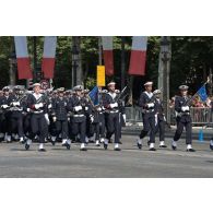 Défilé de l'équipage du SNLE (sous-marin nucléaire lanceur d'engins) Le Vigilant et du personnel du Centre de transmissions du Rosnay sur les Champs-Elysées, lors du défilé du 14 juillet 2018 à Paris.