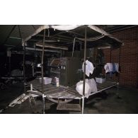 Une machine à laver du SERCAT (Service central d'études et réalisations du commissariat de l'armée de Terre).