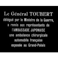 Le Général Toubert délégué par le ministre de la guerre, a remis aux représentants de l'ambassade japonaise une ambulance chirurgicale automobile française exposée au Grand-Palais.