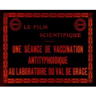 Une séance de vaccination antityphoïdique au laboratoire du Val-de-Grâce.