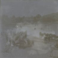 [Paardeberg], traversée du gué du Modder par les canons de marine de 4.7. [légende d'origine]