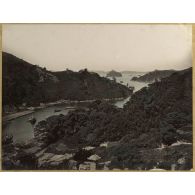 [Corée ou Chine, 1880-1890. Paysage maritime avec embouchure d'un fleuve].