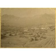 [Panorama d'une ville coréenne - Séoul ?  - vers 1890].