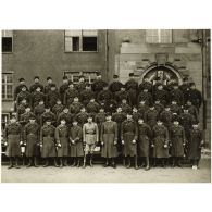 Photographie de groupe du 158e régiment d'infanterie (158e RI) à la fin des années 1930.