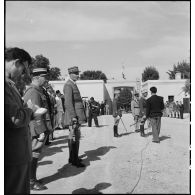 Visite du général d'armée Henri Giraud de l'EEOI à Bou Saada (Algérie).