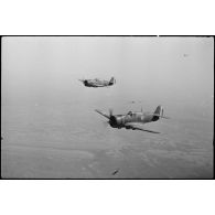 Chasseurs Curtiss H-75 Hawk (ou P-36) de l'école de l'Air de Marrakech lors d'un vol d'instruction en formation.