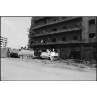 Blindés M-113 libanais et italien dans Beyrouth.