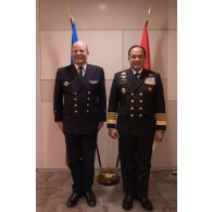 L'amiral Christophe Prazuck, CEMM (chef d'état-major de la Marine), reçoit son homologue indonésien Ade Supandi dans les locaux du Ministère des Armées, lors d'une visite au Ministère des Armées.