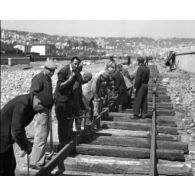 Aménagement du port d'Alger en 1942.