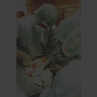 Opération chirurgicale franco-allemande de greffe de peau sur un enfant afghan, avec le médecin colonel Potier, hôpital militaire allemand.
