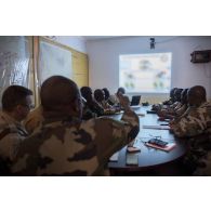 Réunion de commandement inter-alliés à N'Djamena.
