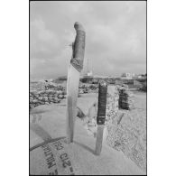 Couteaux plantés dans un sac de sable, Beyrouth.
