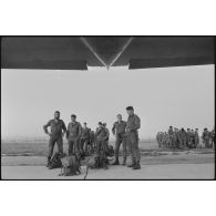 Embarquement des marsouins à bord de Transall C-160, Hyères.