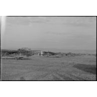 Sur l'aérodrome de Valence-Chabeuil (Drôme), où est stationné le IIIe groupe de la Luftlandegeschwader 1, des avions sont préparés pour une nouvelle mission.