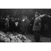 Recueillement des autorités militaires et de la famille lors des obsèques du lieutenant-colonel Walter Koch.