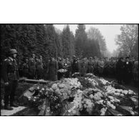 A Bonn, la fin de la cérémonie des obsèques du lieutenant-colonel Walter Koch.