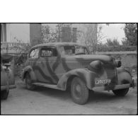Une Chevrolet 1938 de la section de propagande immatriculée WL 244 192.